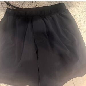 Lululemon 5inch with liner pace breaker